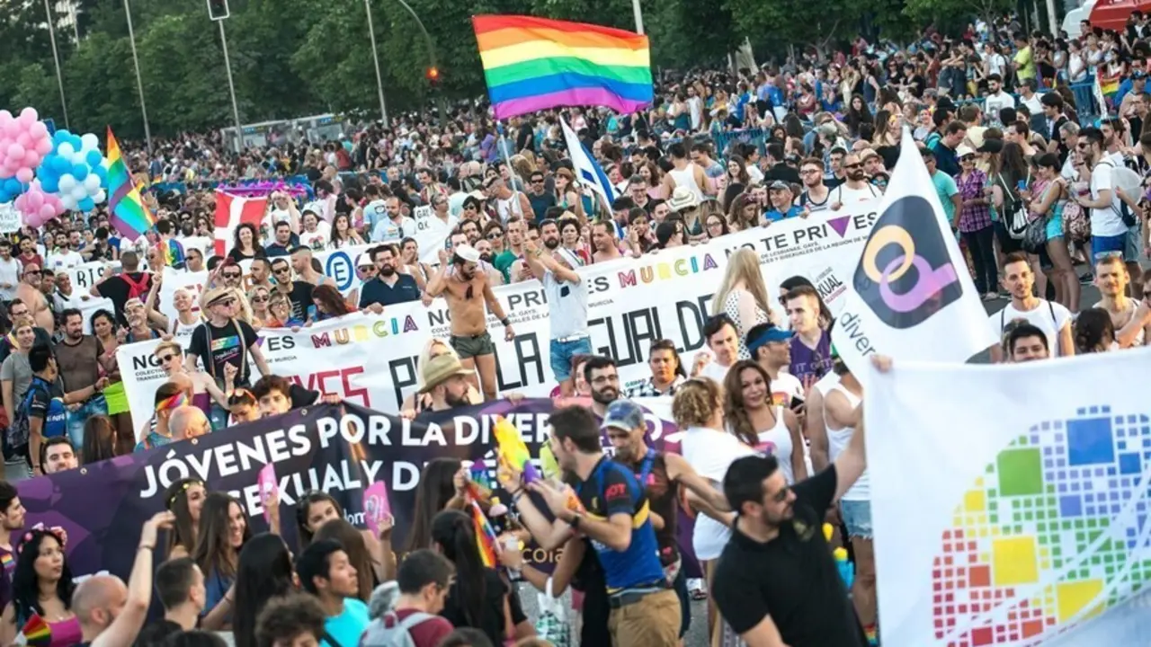 Archivo - Imagen de archivo de una manifestaci&oacute;n del Orgullo Lgtbi en Madrid antes de la crisis del coronavirus.