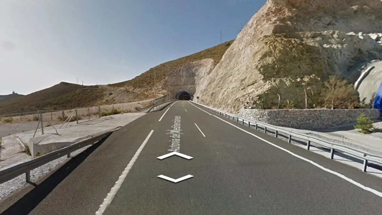 Muere un motorista en la A-7 a la salida de un t&uacute;nel en Gualchos, el tercer fallecido desde el s&aacute;bado