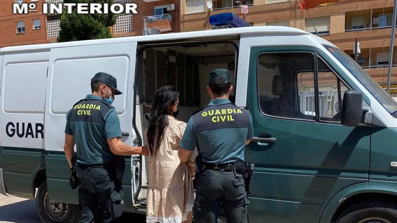 La Guardia Civil detiene a seis mujeres que formaban una organizaci&oacute;n criminal dedicada a robar y estafar a personas mayores en mercados ambulantes de la Ribera