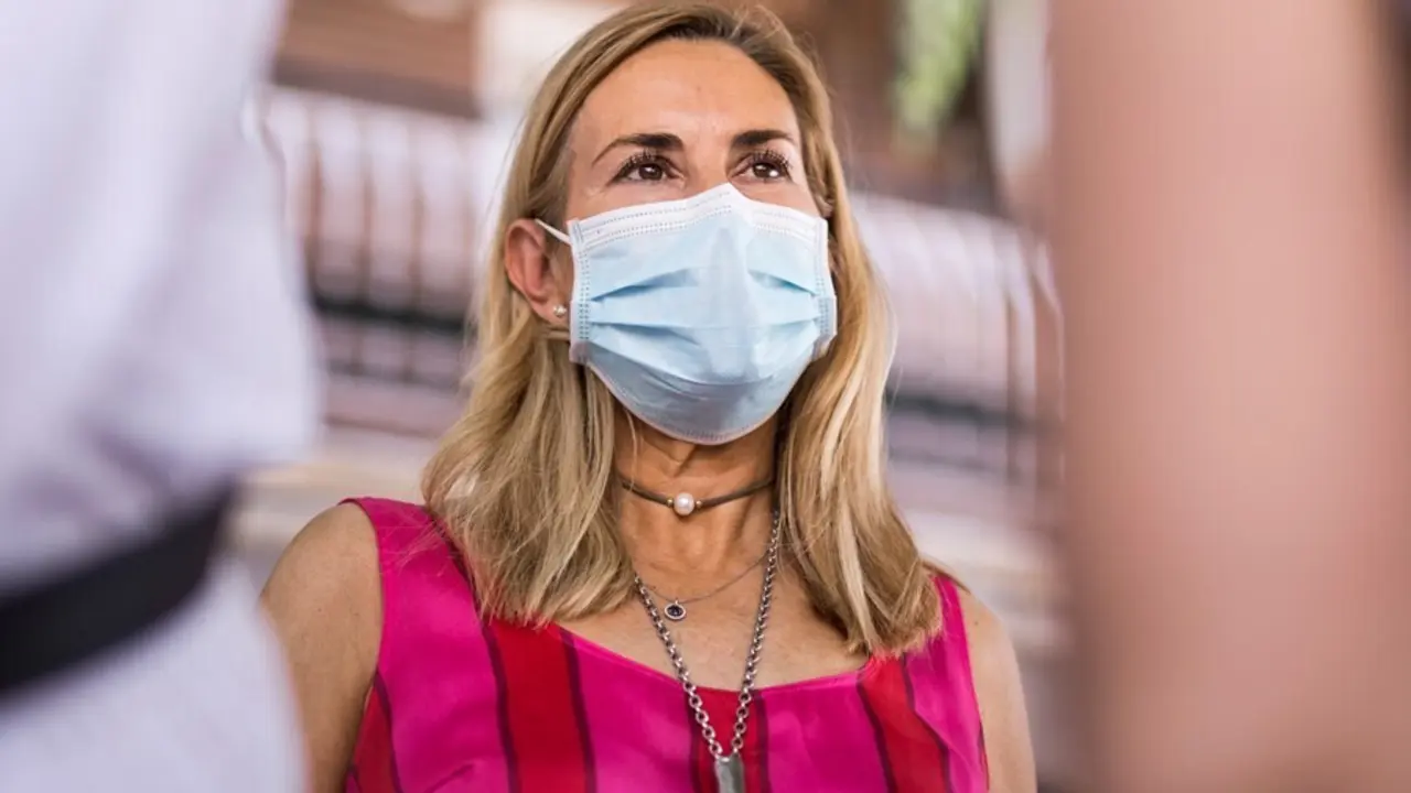 La vicesecretaria de Organizaci&oacute;n del PP, Ana Beltr&aacute;n, durante una visita a una mesa de recogida de firmas contra los indultos a los presos del &lsquo;proc&eacute;s&rsquo; en Puente de Vallecas, a 9 de junio de 2021, en Madrid (Espa&ntilde;a)