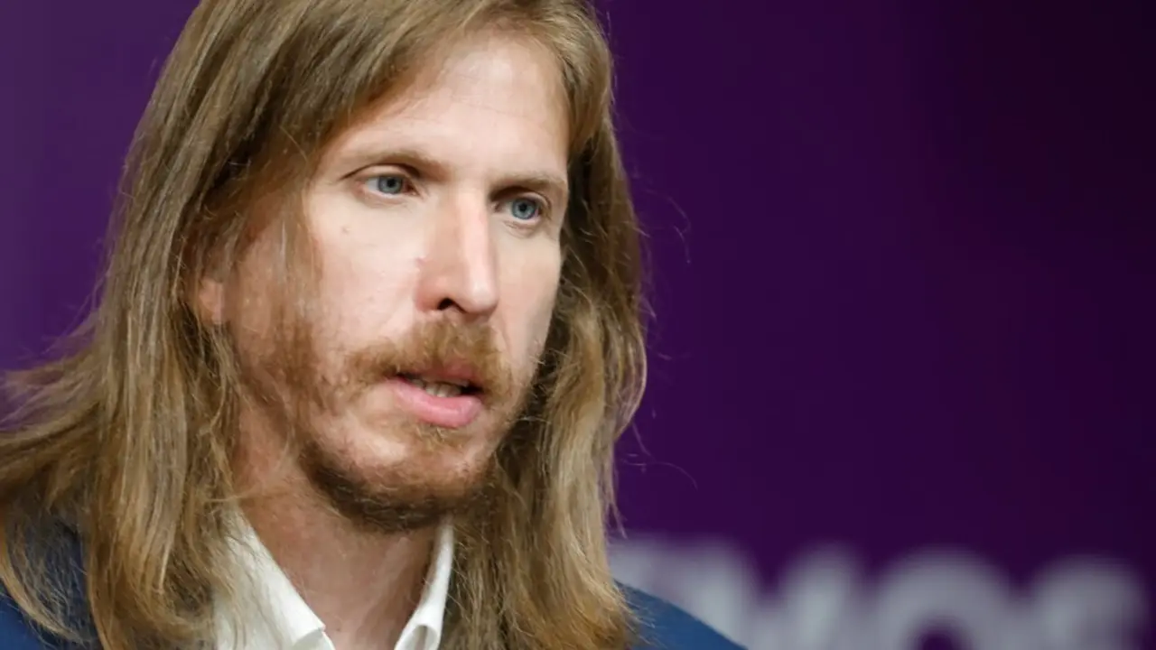 El secretario general de Podemos Castilla y Le&oacute;n, Pablo Fern&aacute;ndez, interviene en una rueda de prensa tras conocer que el Supremo ratifica la condena de la exportavoz de Podemos en la Asamblea de Madrid Isa Serra a 19 meses de c&aacute;rcel, a 5 de julio de 2021,