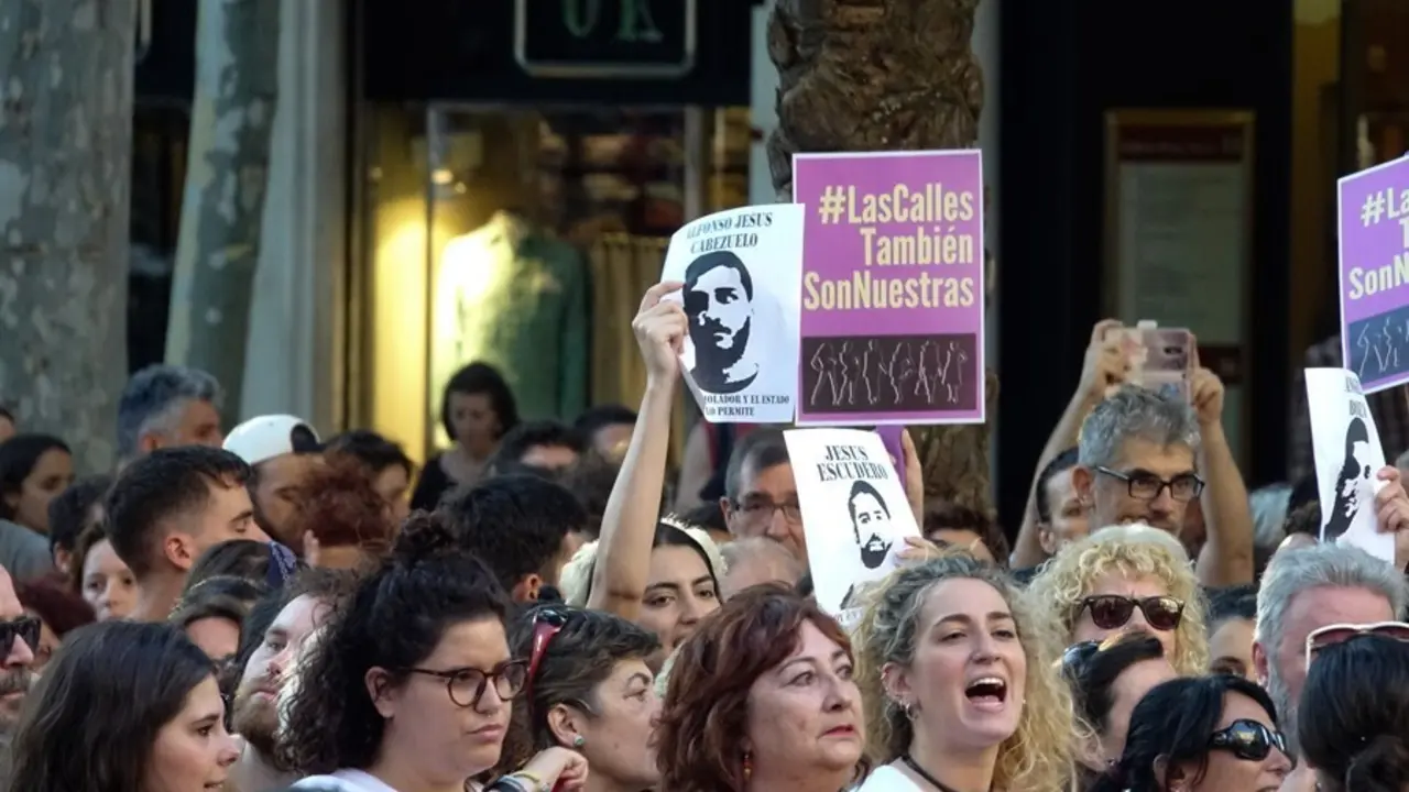 Archivo - Manifestaci&oacute;n contra la puesta en libertad provisional de 'La Manada'