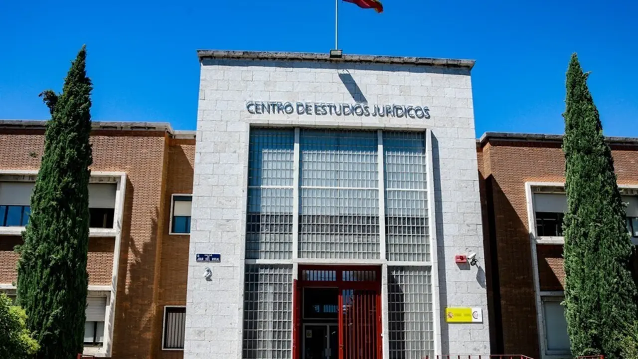 Archivo - Imagen de la fachada del edificio del Centro de Estudios Jur&iacute;dicos en Madrid adscrito al Ministerio de Justicia.