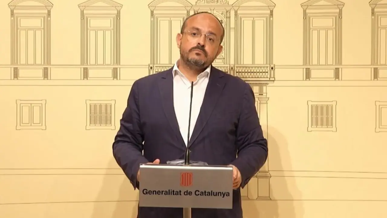 El presidente del PP catal&aacute;n, Alejandro Fern&aacute;ndez, en rueda de prensa tras reunirse con el presidente del Govern, Pere Aragon&egrave;s.