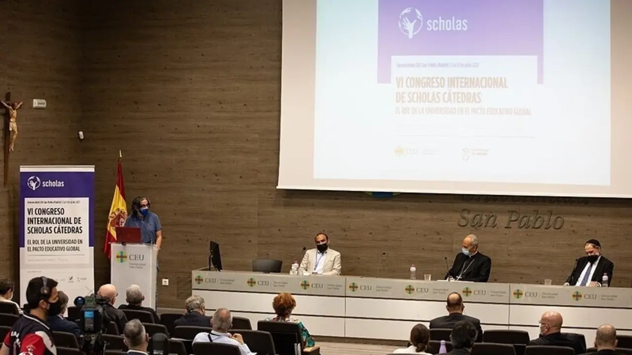 Participantes de la primera mesa redonda del Congreso Scholas C&aacute;tedras