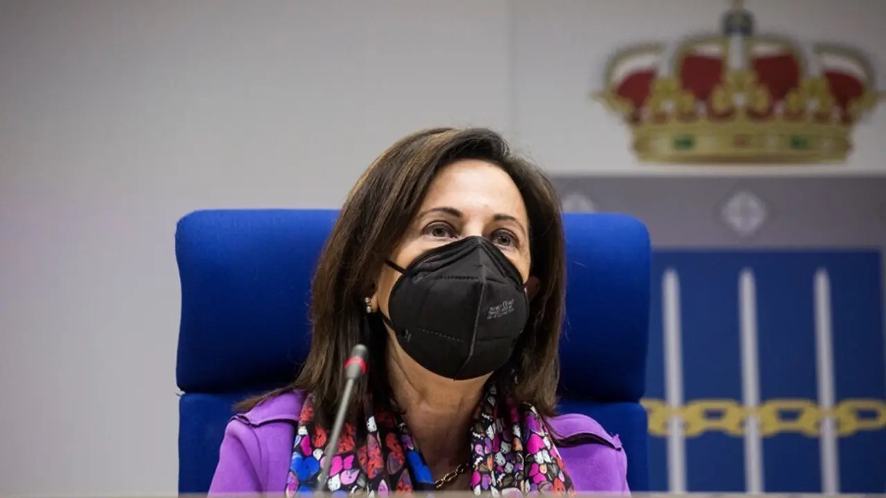 Archivo - La ministra de Defensa, Margarita Robles durante una reuni&oacute;n por videoconferencia con los comandantes de los mandos componentes de la operaci&oacute;n &ldquo;Misi&oacute;n Baluarte&rdquo; a 20 de abril de 2021, en Madrid (Espa&ntilde;a).