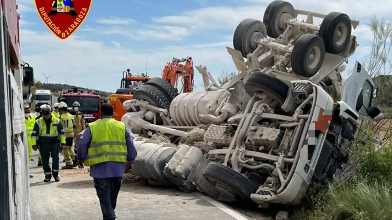 El cami&oacute;n hormigonera se ha salido de la v&iacute;a