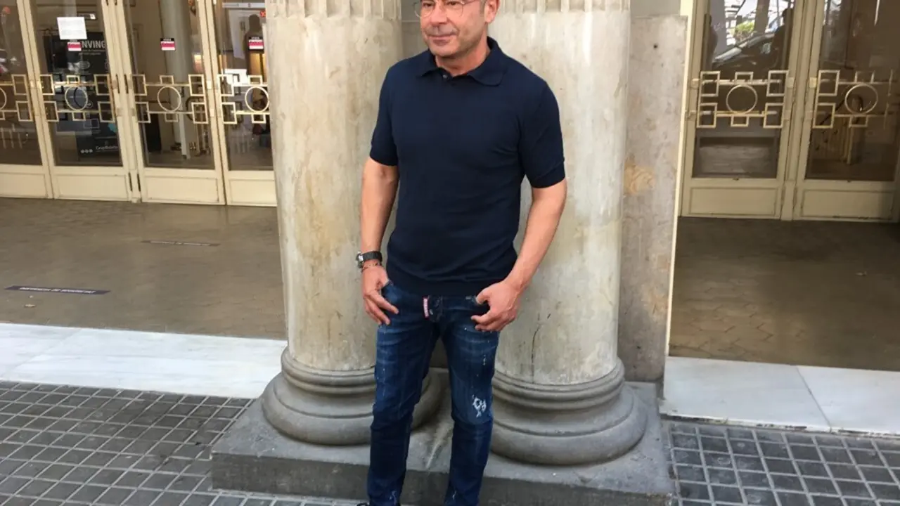 El comunicador Jorge Javier V&aacute;zquez, ante el Teatre T&iacute;voli de Barcelona