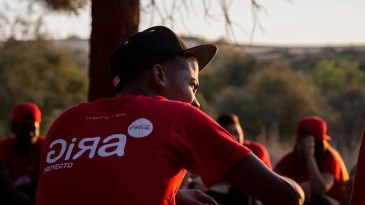 Archivo - J&oacute;venes 'GIRA J&oacute;venes' de Coca-Cola