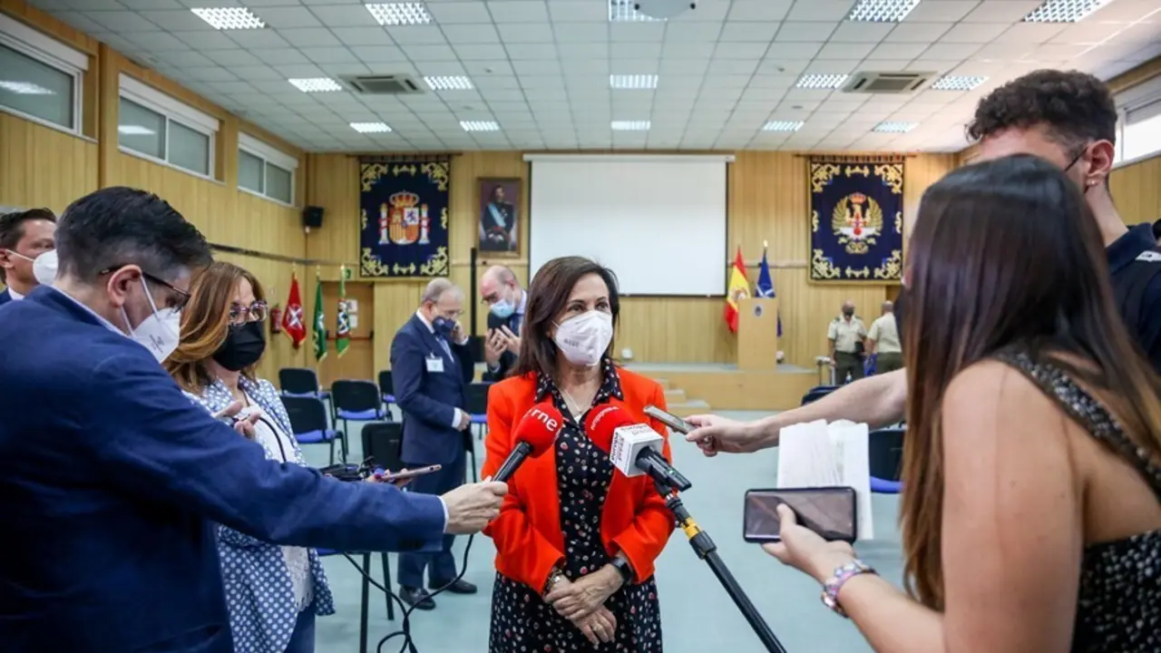 La ministra de Defensa, Margarita Robles, ofrece declaraciones a los medios