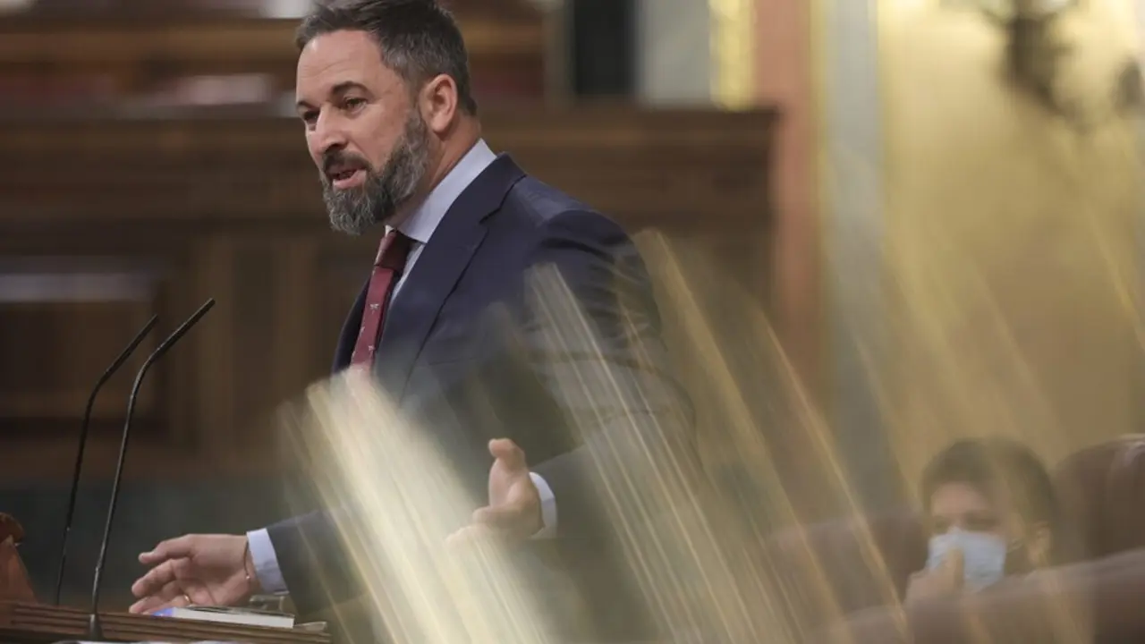 El l&iacute;der de Vox, Santiago Abascal, interviene en una sesi&oacute;n de control al Gobierno en el Congreso de los Diputados, a 30 de junio de 2021, en Madrid, (Espa&ntilde;a). 