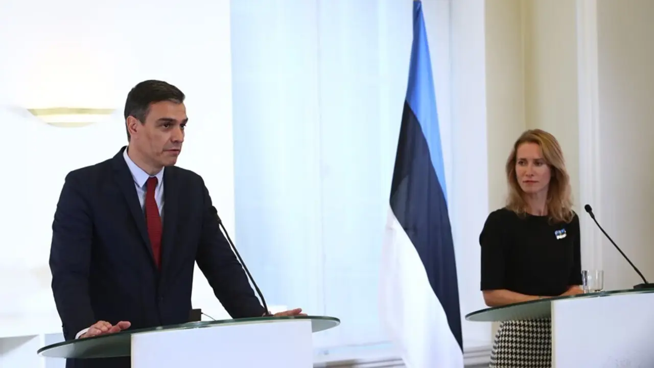 El presidente del Gobierno, Pedro S&aacute;nchez, en rueda de prensa con la  primera ministra Kaja Kallas.