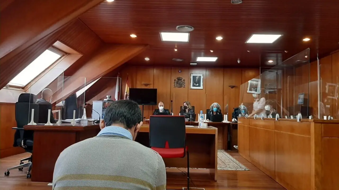 Conductor acusado del accidente mortal de Escalante en el que fallecieron dos personas, un hombre y una mujer, en el juicio contra &eacute;l en la Audiencia de Cantabria