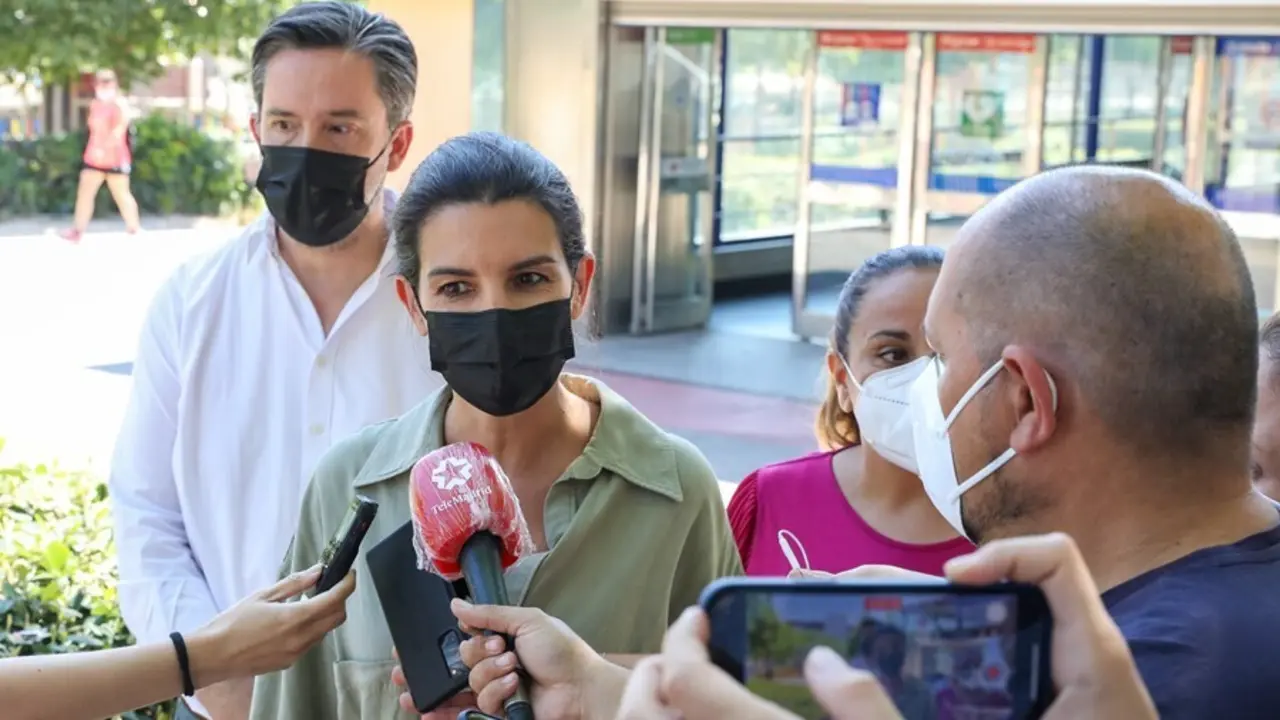 La portavoz de Vox en la Asamblea de Madrid, Roc&iacute;o Monasterio, ofrece declaraciones a los medios de comunicaci&oacute;n.