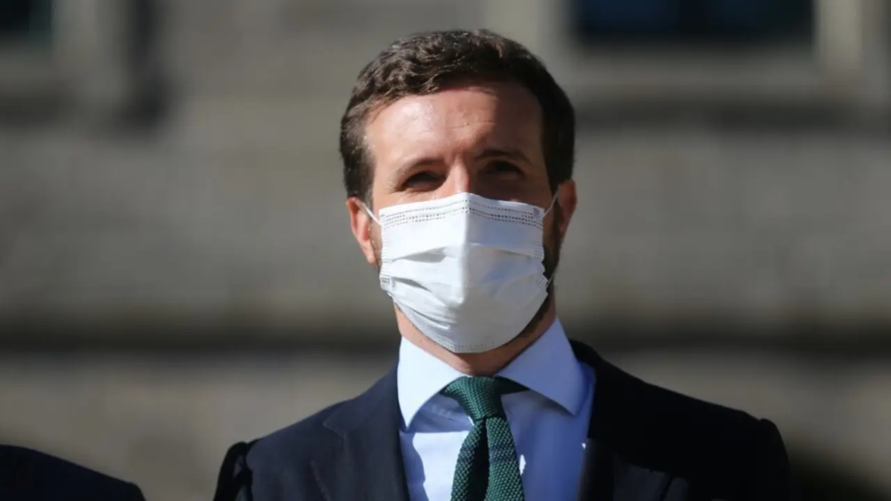 El l&iacute;der del PP, Pablo Casado, asiste a la segunda jornada de los cursos de verano que organiza la delegaci&oacute;n espa&ntilde;ola del PPE.  En San Lorenzo de El Escorial (Madrid), a 7 de julio de 2021.