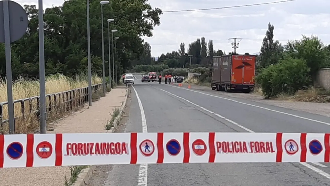 Lugar acordonado donde se encuentra el veh&iacute;culo en el que se ha producido el apu&ntilde;alamiento