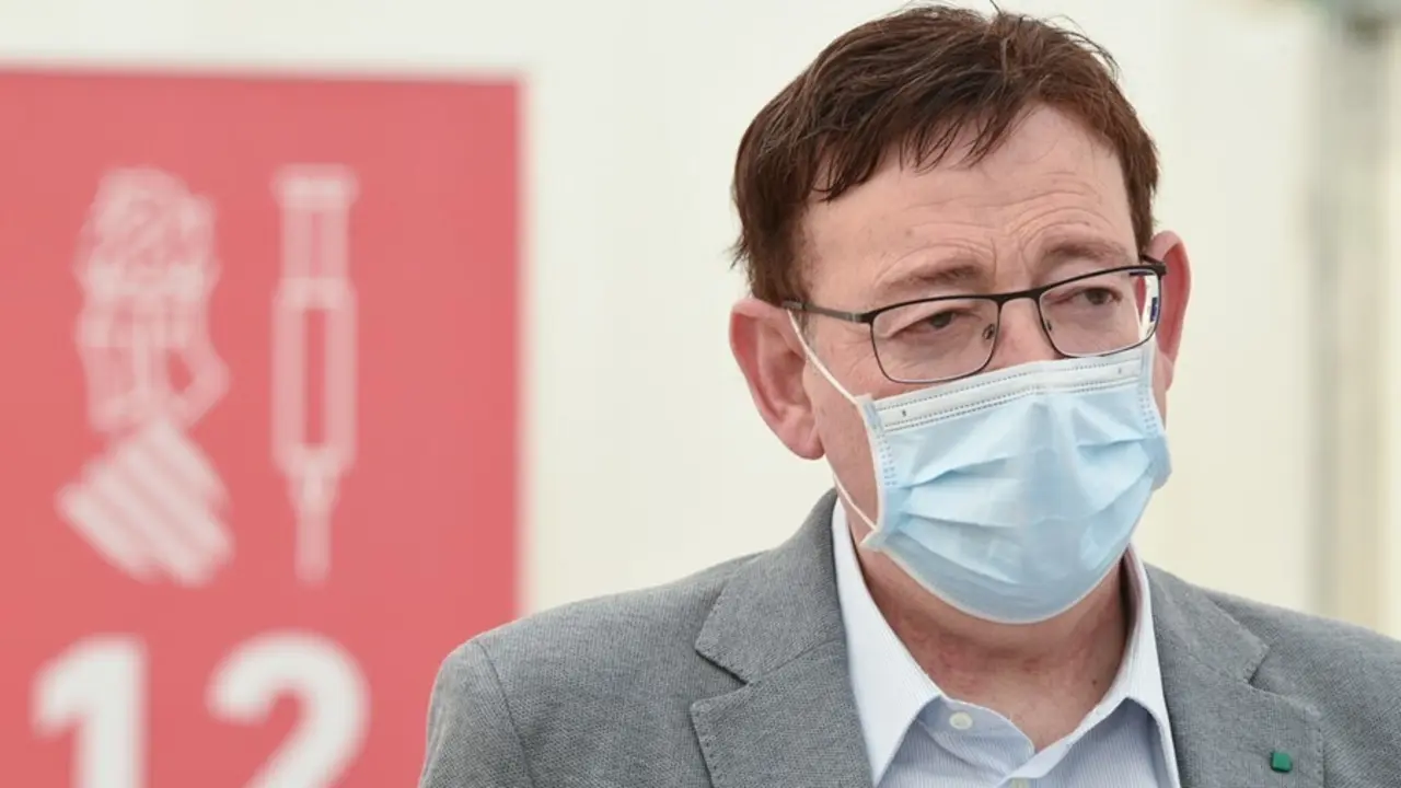 Archivo - El presidente de la Generalitat Valenciana, Ximo Puig, durante una visita al hospital auxiliar de La Fe, en Valencia, Comunidad Valenciana (Espa&ntilde;a), a 14 de marzo
