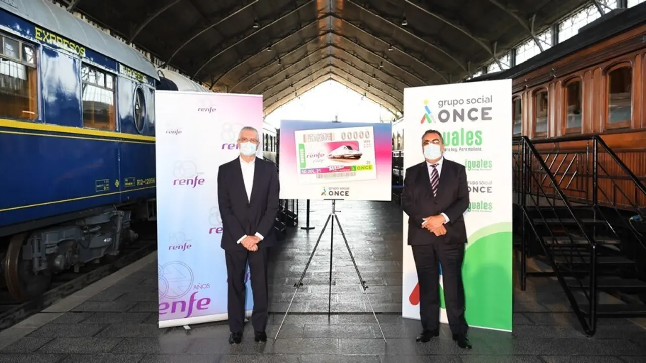 Los presidentes de Renfe y del Grupo Social ONCE, Isa&iacute;as T&aacute;boas y Miguel Carballeda, respectivamente, presentan en el Museo del Ferrocarril el cup&oacute;n de la ONCE de este s&aacute;bado 10 de julio, dedicado al 80 aniversario de Renfe.