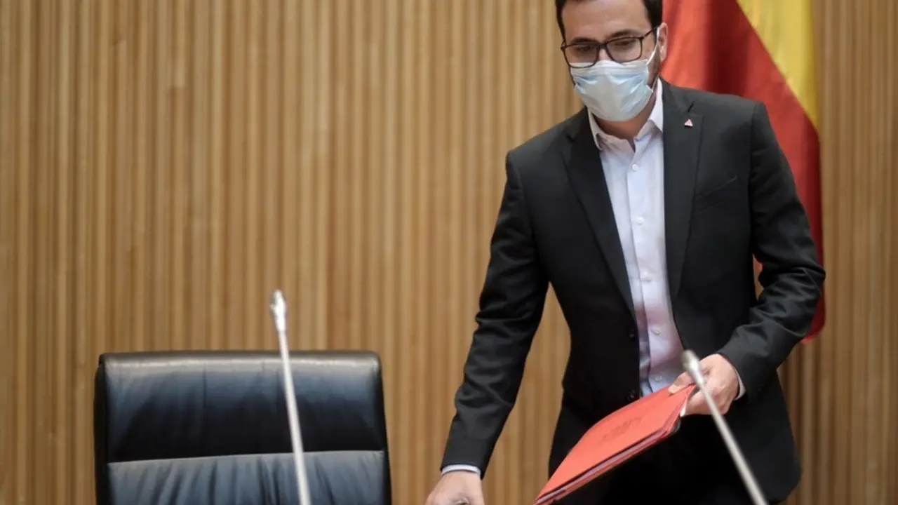 El ministro de Consumo, Alberto Garz&oacute;n, a su llegada a una Comisi&oacute;n de Sanidad y Consumo en el Congreso, a 16 de junio de 2021, en la Sala Ernest Lluch del Congreso de los Diputados, Madrid, (Espa&ntilde;a). 