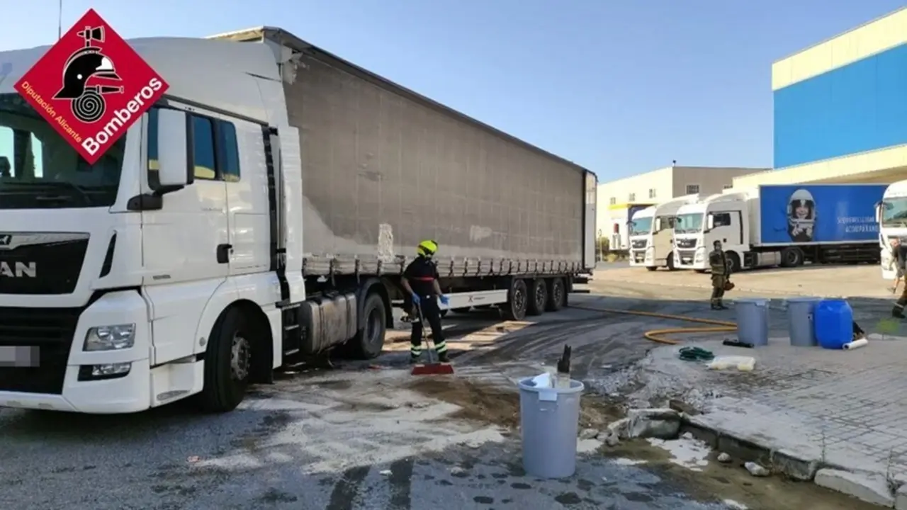 Vertido de gasoil de un cami&oacute;n
