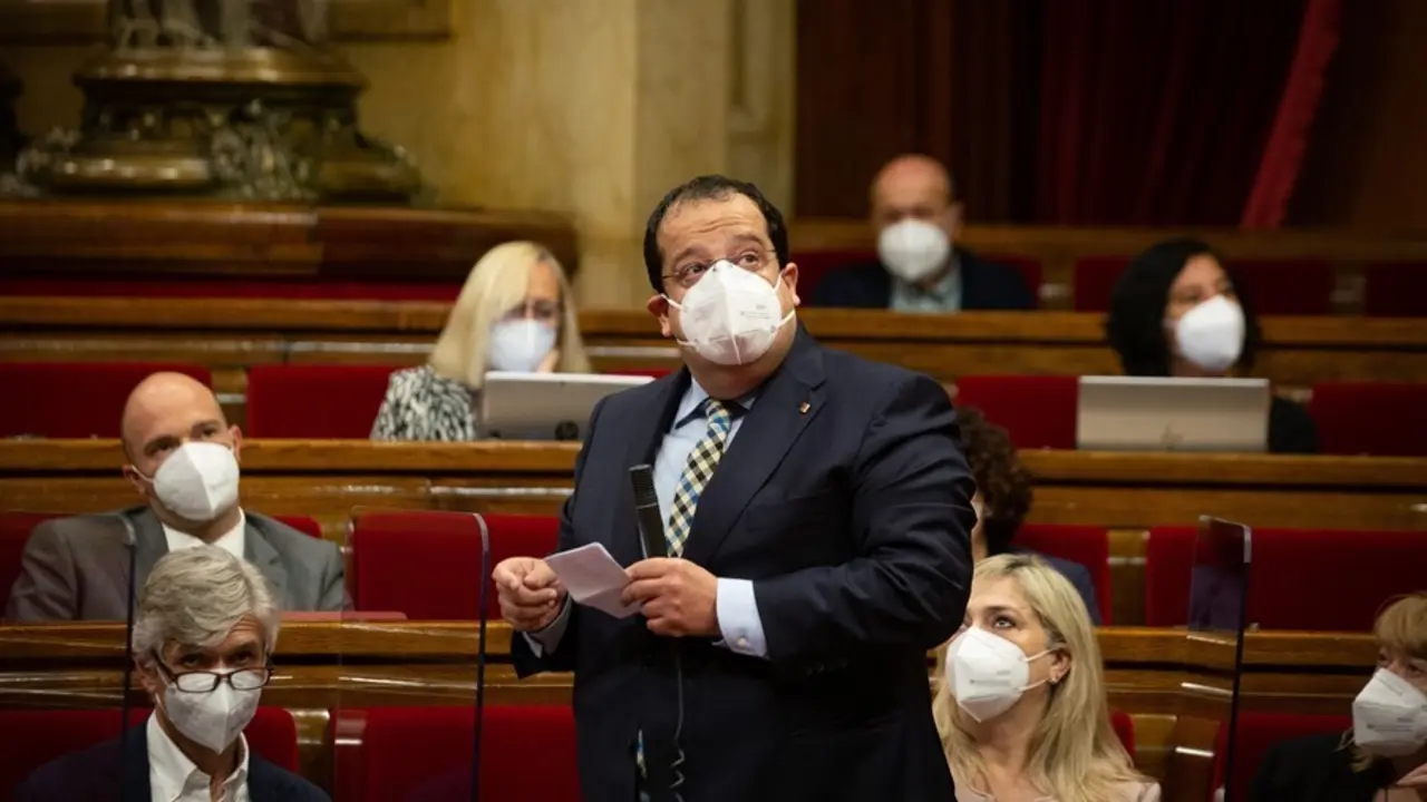 Archivo - El conseller de Interior de la Generalitat, Joan Ignasi Elena, en el pleno del Parlament del 2 de junio de 2021. Foto de archivo