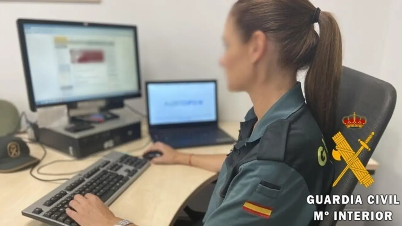 Archivo - Imagen de recurso de una agente de la Guardia Civil