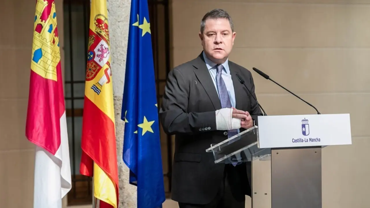 El presidente regional, Emiliano Garc&iacute;a-Page, presenta la nueva flota de ambulancias del Servicio de Salud de Castilla-La Mancha (SESCAM) del Grupo de Empresas &acute;San Rom&aacute;n&acute;.
