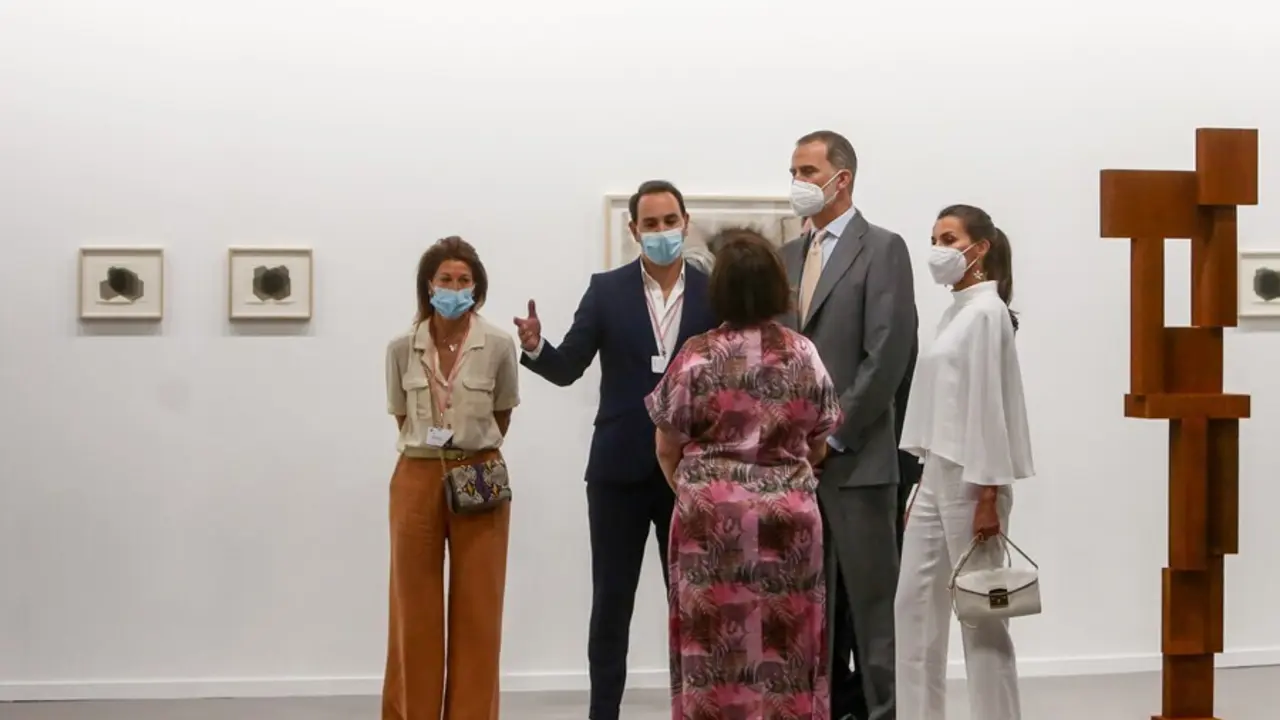 Los reyes de Espa&ntilde;a, durante la inauguraci&oacute;n de ARCO, a 8 de julio de 2021, en Madrid (Espa&ntilde;a). Los reyes inauguran este jueves la cuadrag&eacute;sima edici&oacute;n de la feria de contempor&aacute;neo ARCO.