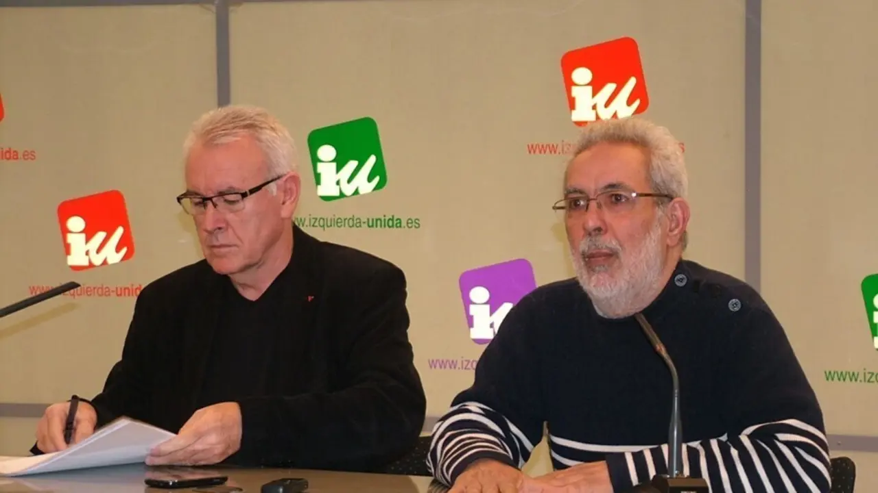 Archivo - El excoordinador federal de IU Cayo Lara y el representenante del sector cr&iacute;tico de IU Jos&eacute; Antonio Garc&iacute;a Rubio.