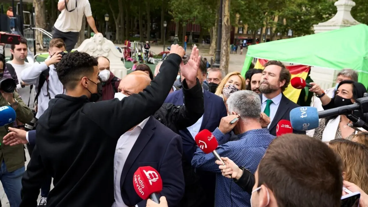 El portavoz de Vox en el Congreso de los Diputados, Iv&aacute;n Espinosa de los Monteros, durante incidente con un joven inmigrante