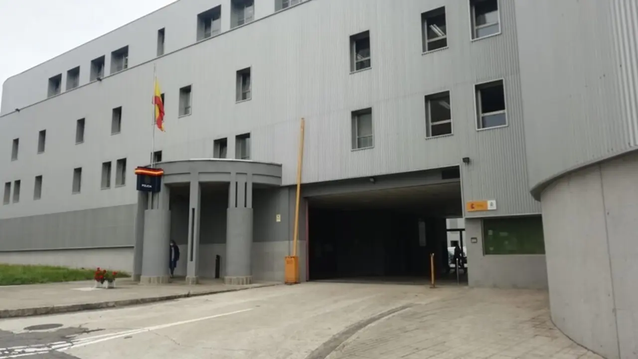 Comisar&iacute;a de la Polic&iacute;a Nacional en A Coru&ntilde;a, donde est&aacute;n los detenidos por la paliza mortal al joven Samuel Luiz.