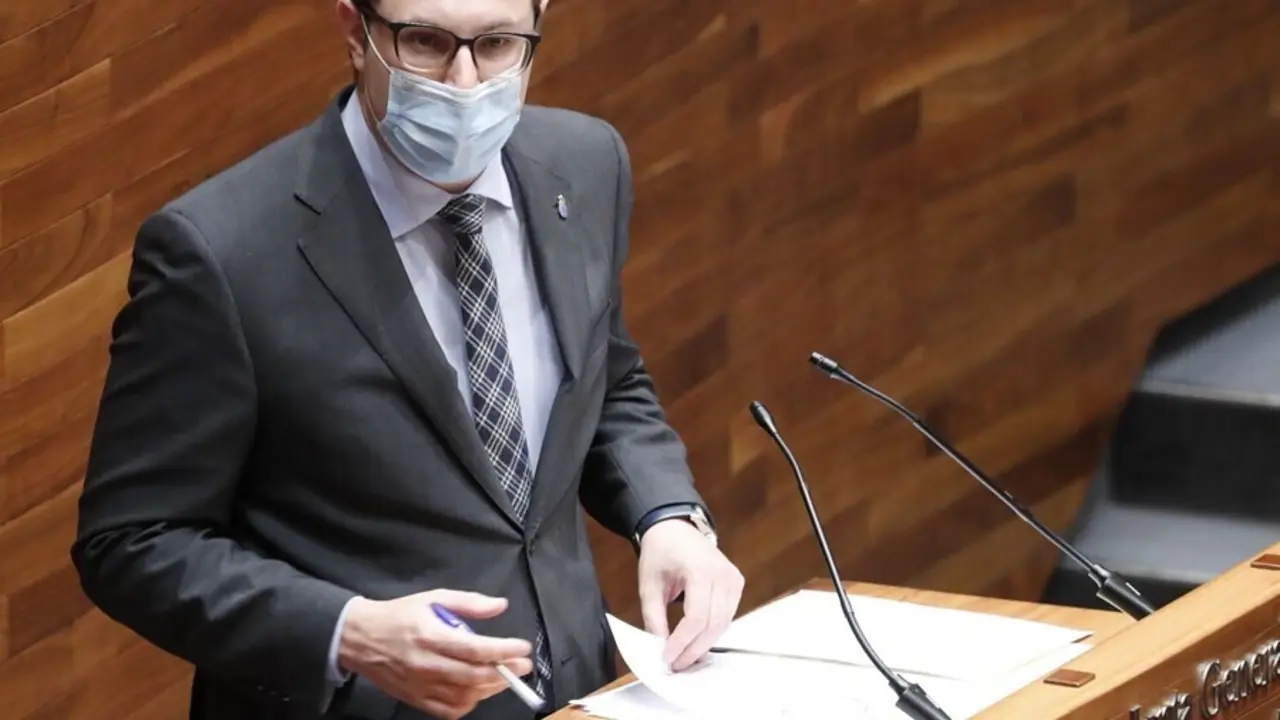 Archivo - El portavoz de Foro Asturias, Adri&aacute;n Pumares.