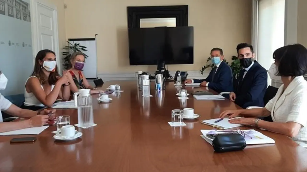 La secretaria de Estado de Igualdad, Noelia Vera y el secretario de Estado de Seguridad, Rafael P&eacute;rez