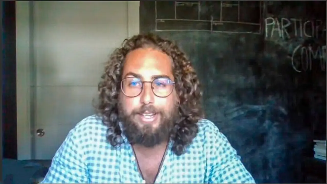 El director del 'Curso de actualizaci&oacute;n en los Trastornos del Especto del Autismo', Luis Arenas, durante una ponencia en los Cursos de Verano de la UPO en Carmona (Sevilla)