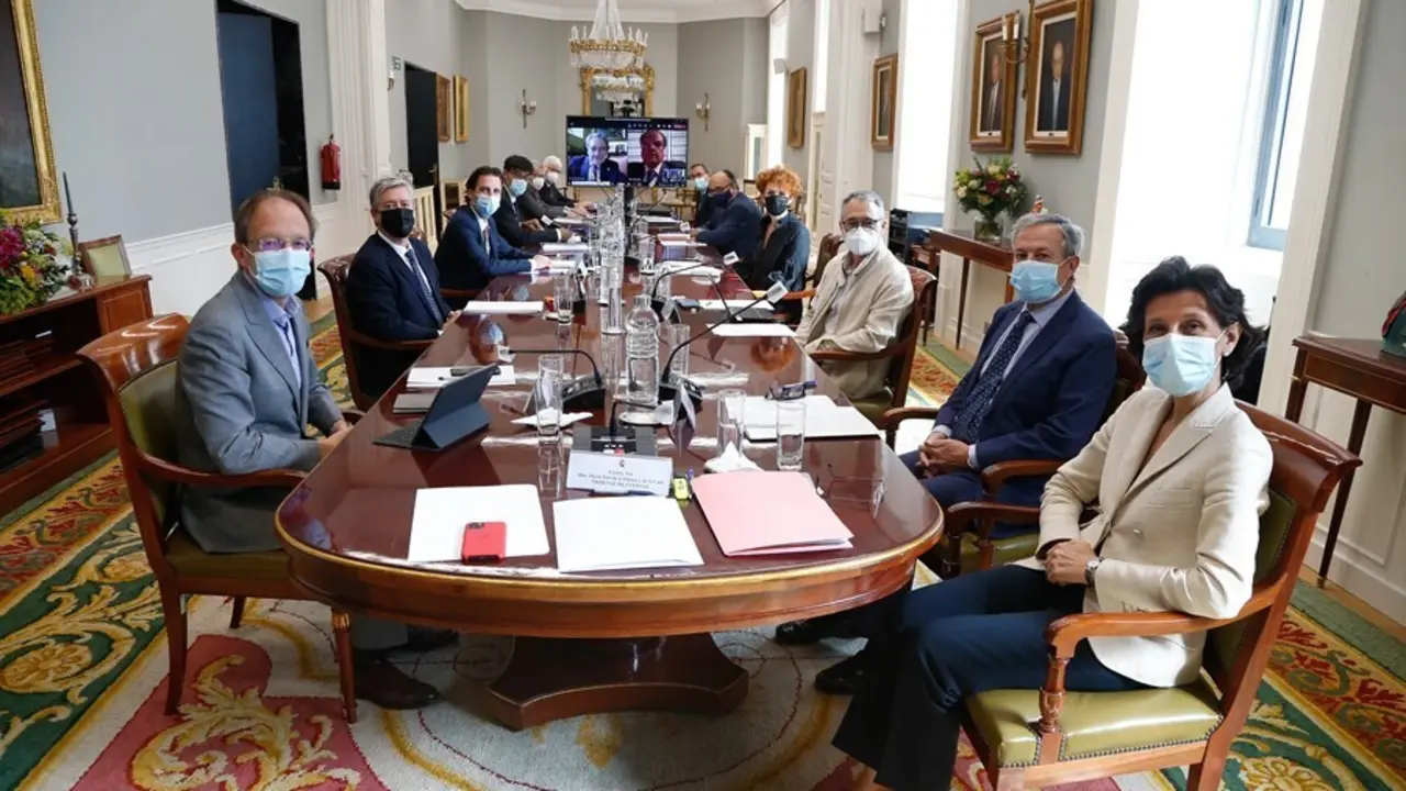 La presidenta del Tribunal de Cuentas, Mar&iacute;a Jos&eacute; De la Fuente, y los presidentes de los &oacute;rganos auton&oacute;micos de Control Externo