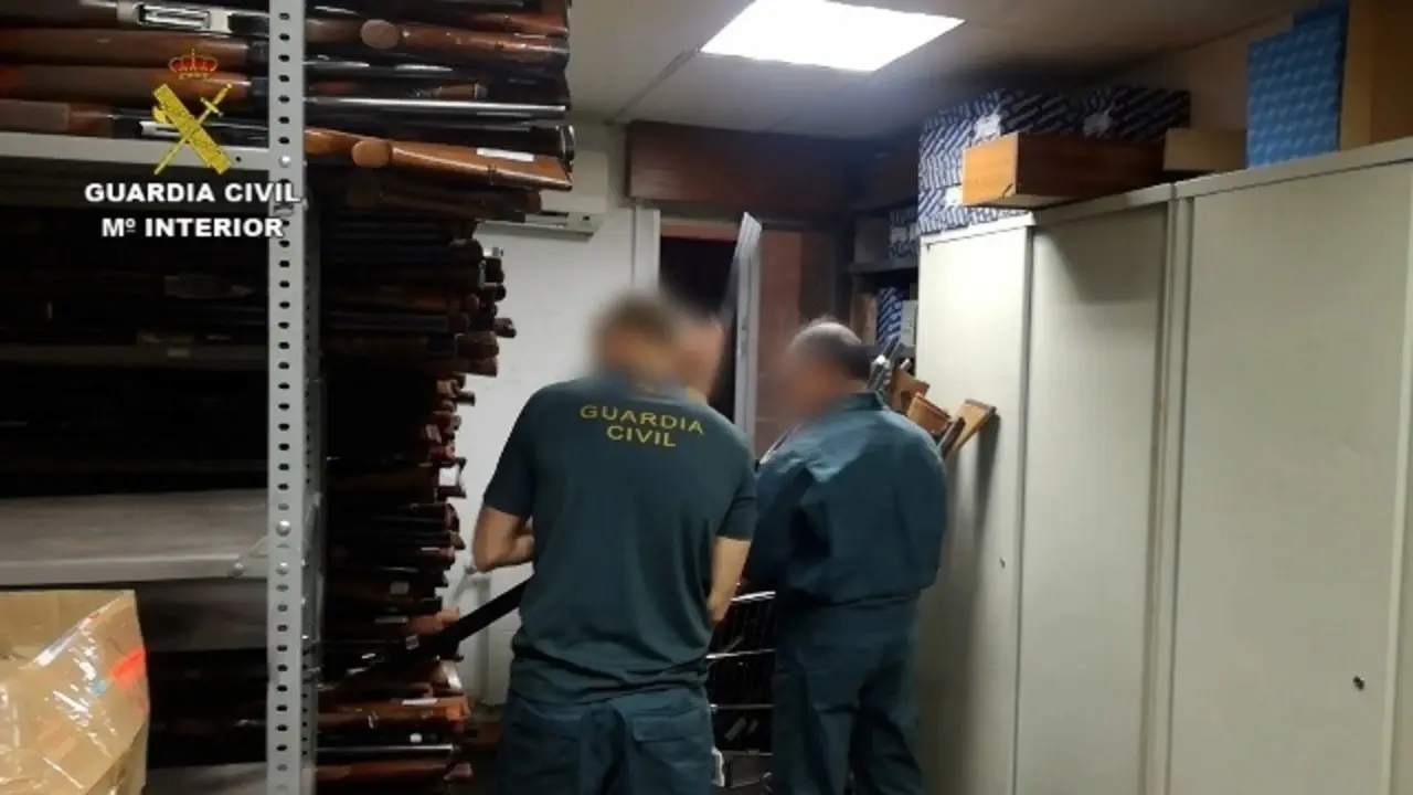 La Guardia Civil lleva a cabo la destrucci&oacute;n de armas de fuego de diversos calibres