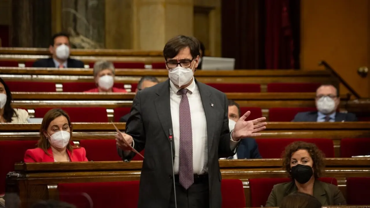 Archivo - El l&iacute;der del PSC, Salvador Illa, interviene, en la primera sesi&oacute;n de control del nuevo Ejecutivo, a 2 de junio de 2021, en el Parlament de Catalunya, Barcelona, (Espa&ntilde;a). Durante esta sesi&oacute;n, marcada por la presentaci&oacute;n de los miembros de su nue