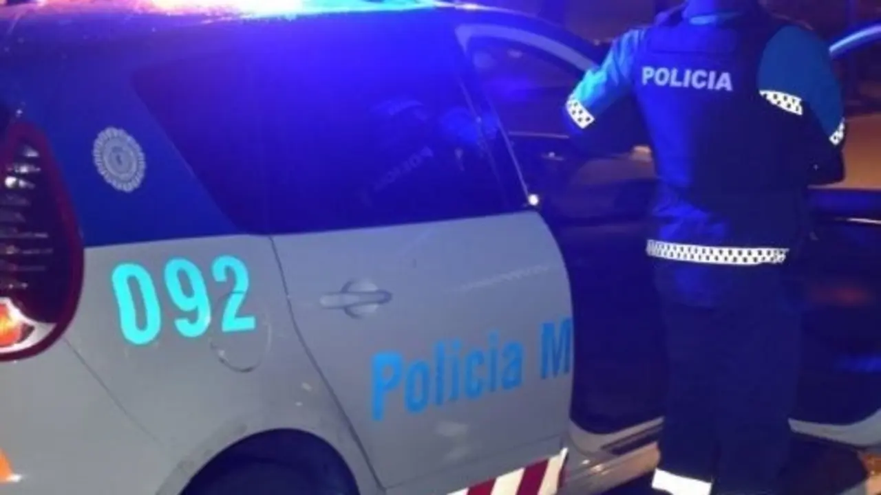 Archivo - Agente de la polic&iacute;a municipal.