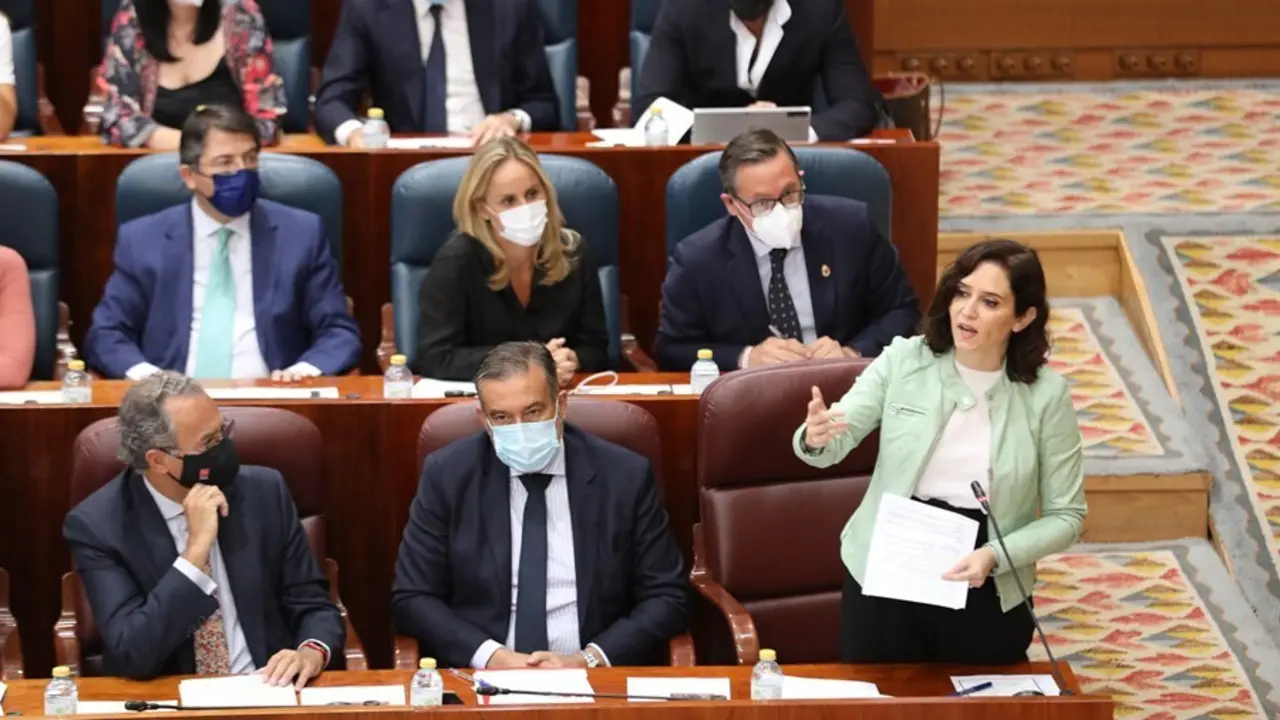 La presidenta de la Comunidad de Madrid, Isabel D&iacute;az Ayuso, en la Asamblea de Madrid.