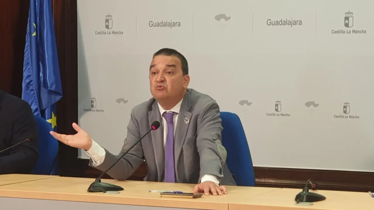 El consejero de Agricultura, Agua y Desarrollo Rural, Francisco Mart&iacute;nez Arroyo,