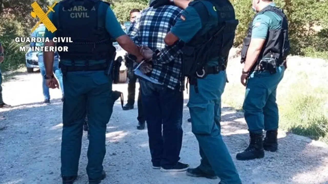 Uno de los detenidos tras encontrar a la mujer en Corrales de Duero (Valladolid).