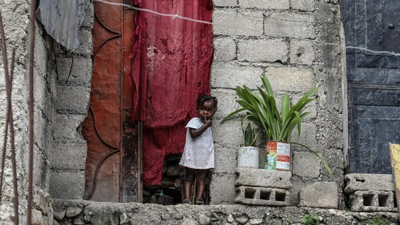 Archivo - Una ni&ntilde;a en Tabarre Issa, Puerto Pr&iacute;ncipe.