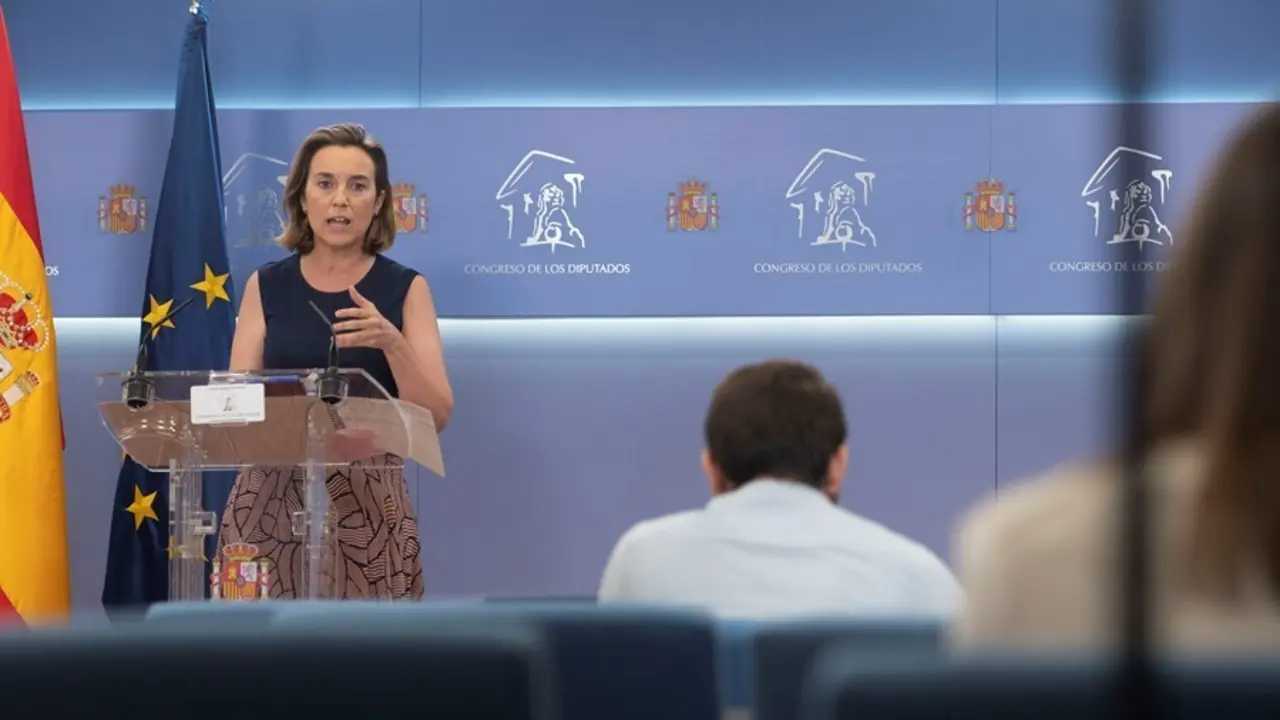 La portavoz del PP en el Congreso de los Diputados, Cuca Gamarra, interviene en una rueda de prensa