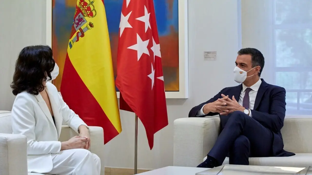 El presidente del Gobierno, Pedro S&aacute;nchez, durante una reuni&oacute;n con la presidenta de la Comunidad de Madrid, Isabel D&iacute;az Ayuso, a 9 de julio de 2021, en el Palacio de la Moncloa, Madrid, (Espa&ntilde;a). 