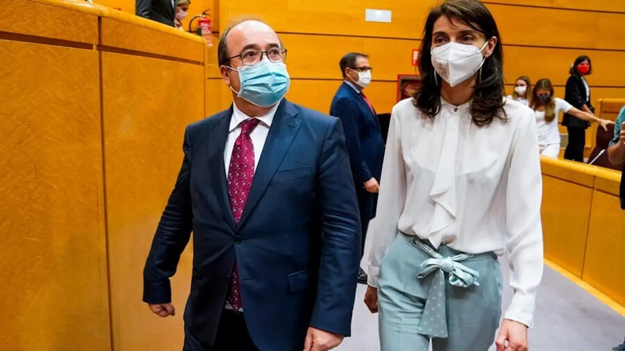 El ministro de Pol&iacute;tica Territorial y Funci&oacute;n P&uacute;blica, Miquel Iceta; y la presidenta del Senado, Pilar Llop, 