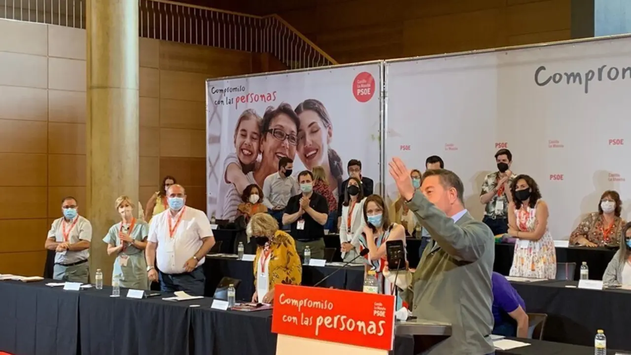 Ovaci&oacute;n en el Comit&eacute; Regional del PSOE de C-LM por el nombramiento de Isabel Rodr&iacute;guez como ministra de Pol&iacute;tica Territorial y portavoz del Gobierno de Espa&ntilde;a