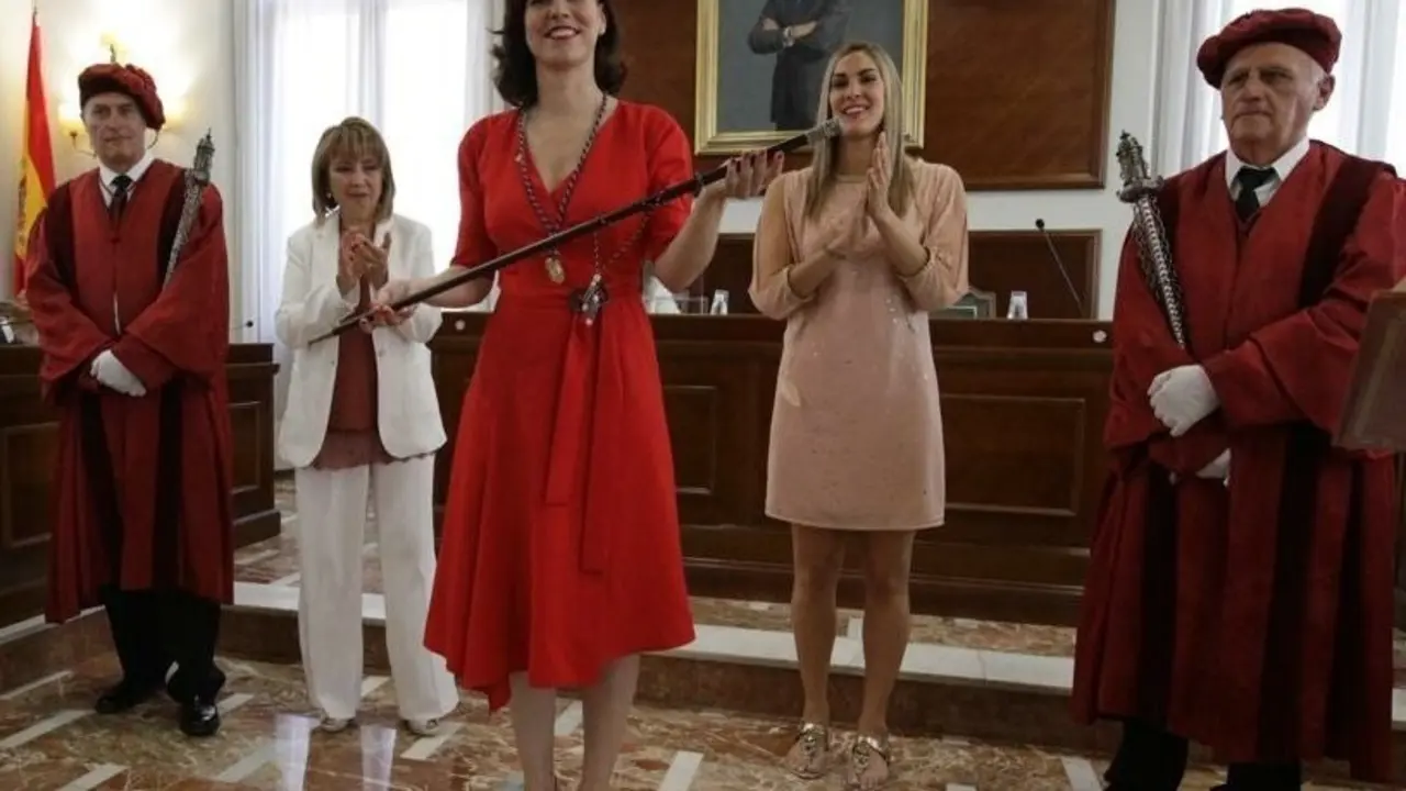 Archivo - La futura ministra de Ciencia, Diana Morant, cuando fue reelegida alcaldesa de Gand&iacute;a