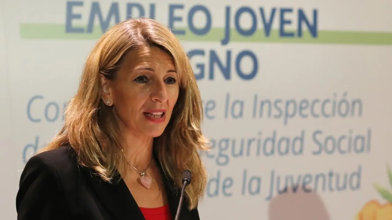 La vicepresidenta tercera del Gobierno, Yolanda D&iacute;az, comparece  durante la firma de un convenio para mejorar las condiciones laborales de las personas j&oacute;venes, a 5 de julio de 2021, en el Instituto de la Juventud, Madrid, (Espa&ntilde;a). 