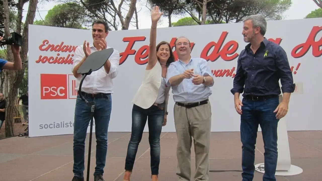 Archivo - Raquel S&aacute;nchez en 2014 en Gav&agrave; (Barcelona) junto a Pedro S&aacute;nchez, Miquel Iceta y Jaume Collboni 