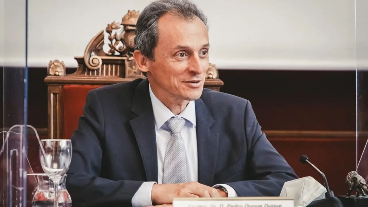 El Ministro Pedro Duque en un acto de presentaci&oacute;n del acceso libre al Diccionarios de T&eacute;rminos M&eacute;dicos de la RANME